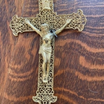 Vintage gold filagree crucifix