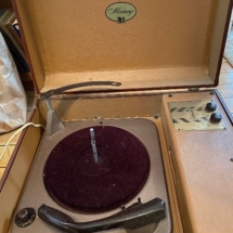 Antique portable Mercury phonograph - works