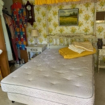 Vintage canopy full size bedroom set. Hitchcock style