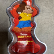 Vintage Wilton Mickey Mouse pan
