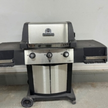 Broil King grill- pretty clean
