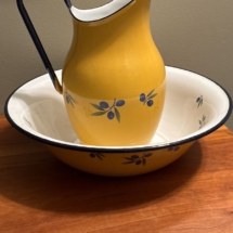 Enamel pitcher and basin